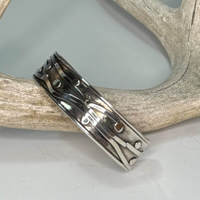 Sterling silver cuff. Approx. 6.25