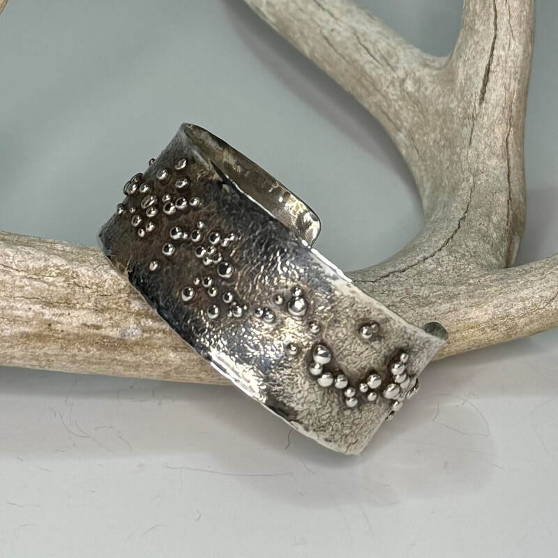 Sterling silver cuff. Approx. 6.25