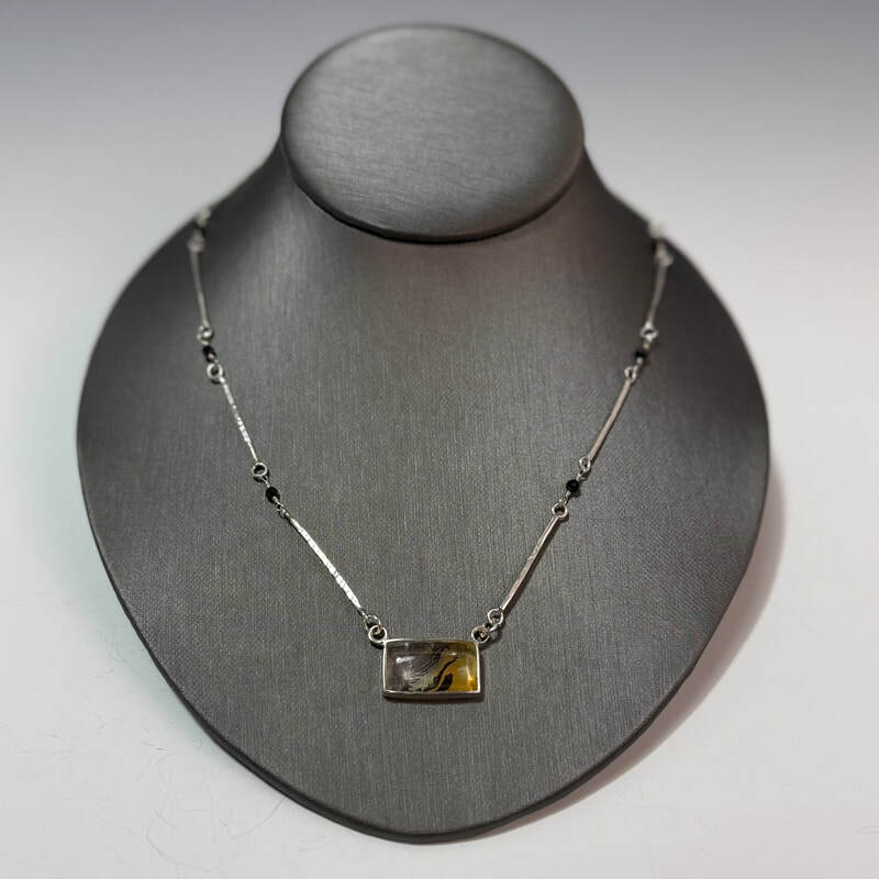 Pendant necklace 14.520 ct quartz cabachon with iron dendrites sugar loaf cut. 28